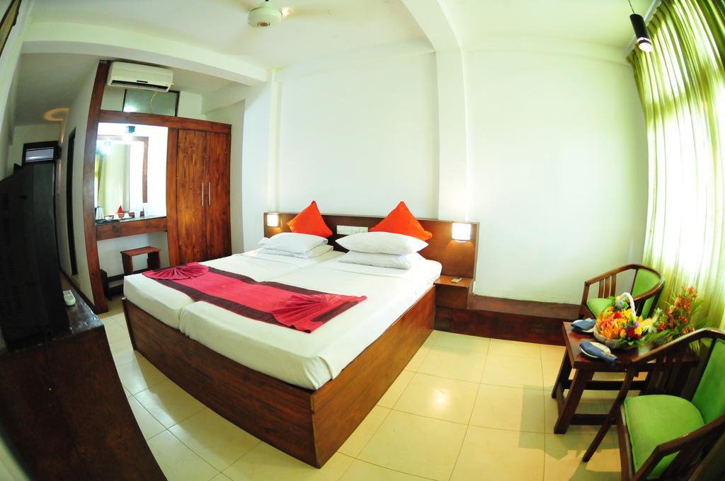 Hotel Lanka Super Corals Hikkaduwa Room photo