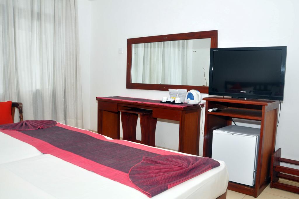 Hotel Lanka Super Corals Hikkaduwa Room photo