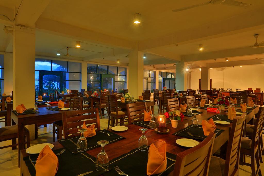 Hotel Lanka Super Corals Hikkaduwa Exterior photo